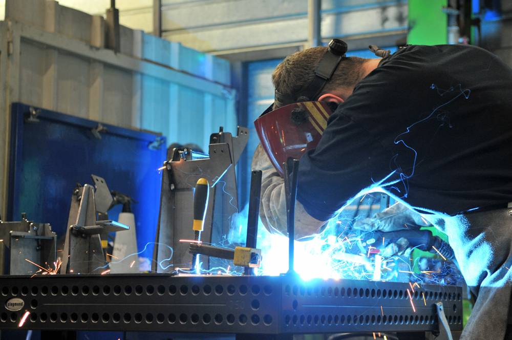 Nous recrutons des BAC Pro, BTS et ingénieurs en alternance. Nous recrutons des BAC Pro, BTS et ingénieurs en alternance.